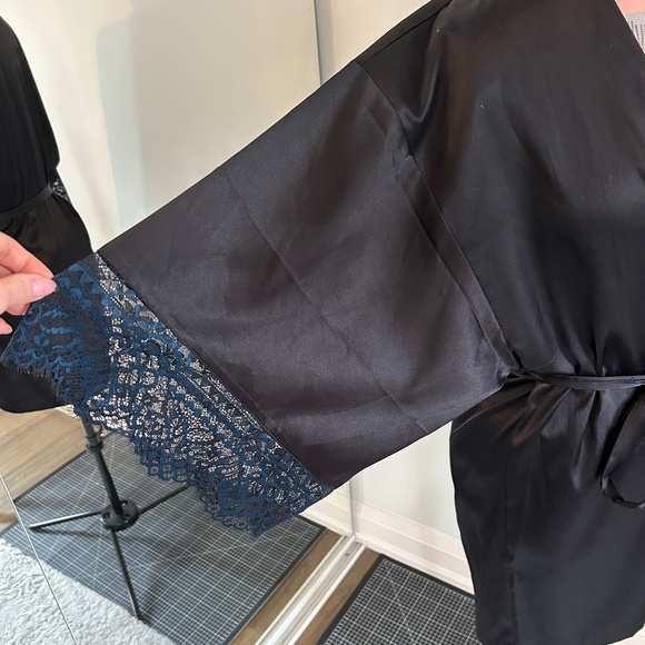 LaSenza satin and lace robe - Picture 2 of 2